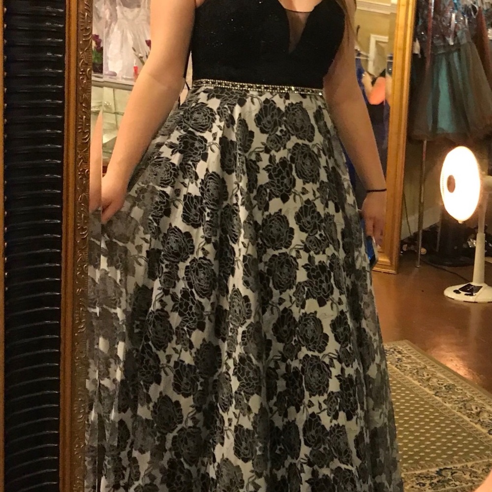 GORGEOUS Arete prom dress.